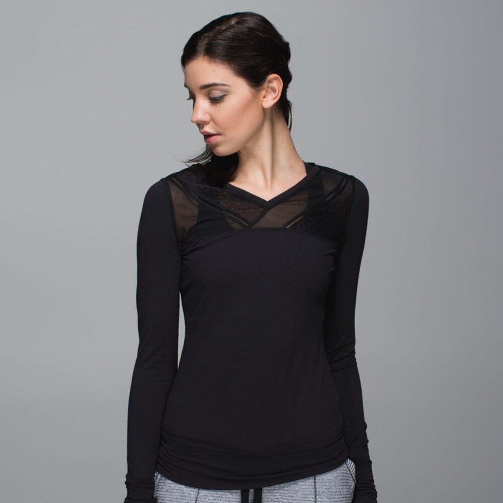 Lululemon Just Breathe Long Sleeve Tee in Black Rulu Fabric Size 6